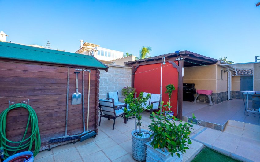 Resale - Villa -
Torrevieja - El Chaparral