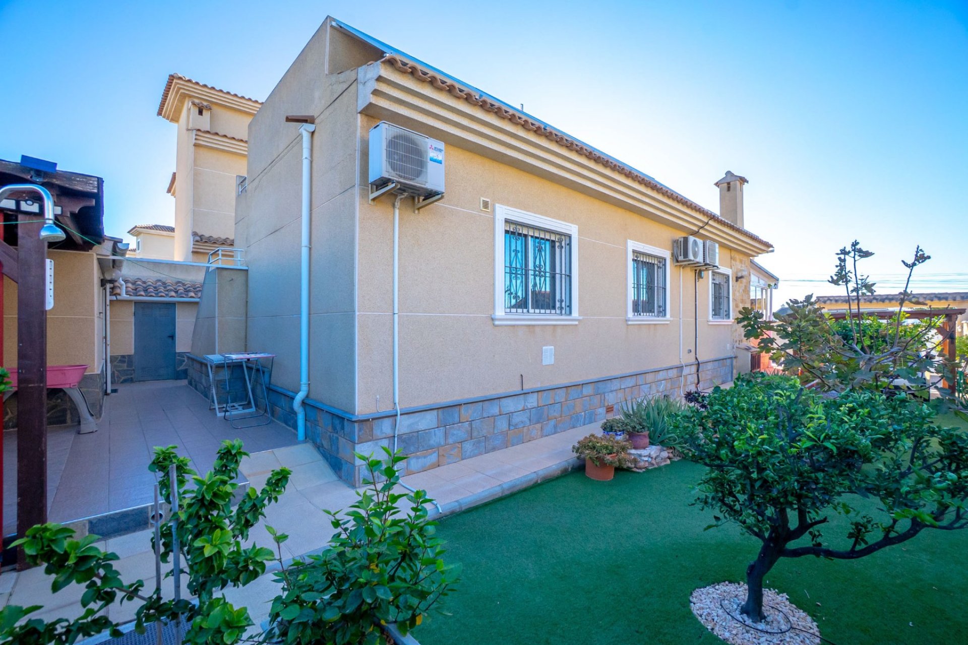 Resale - Villa -
Torrevieja - El Chaparral