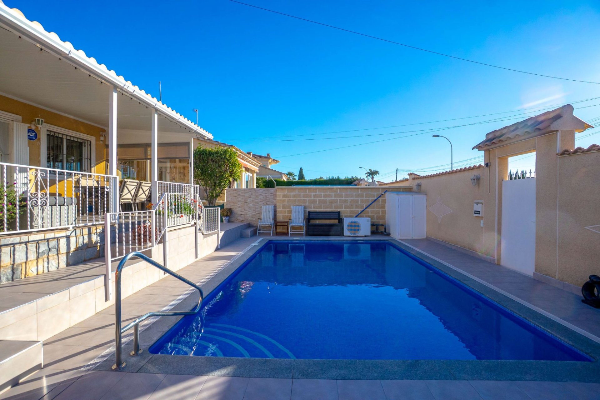 Resale - Villa -
Torrevieja - El Chaparral