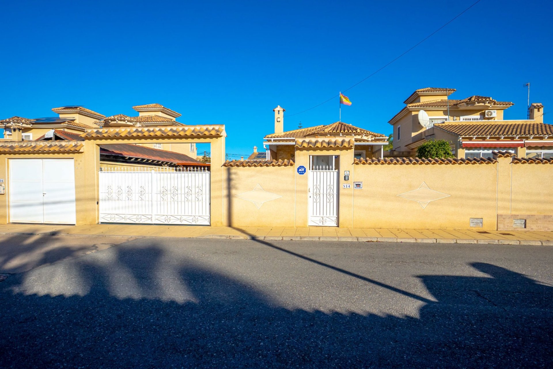 Resale - Villa -
Torrevieja - El Chaparral