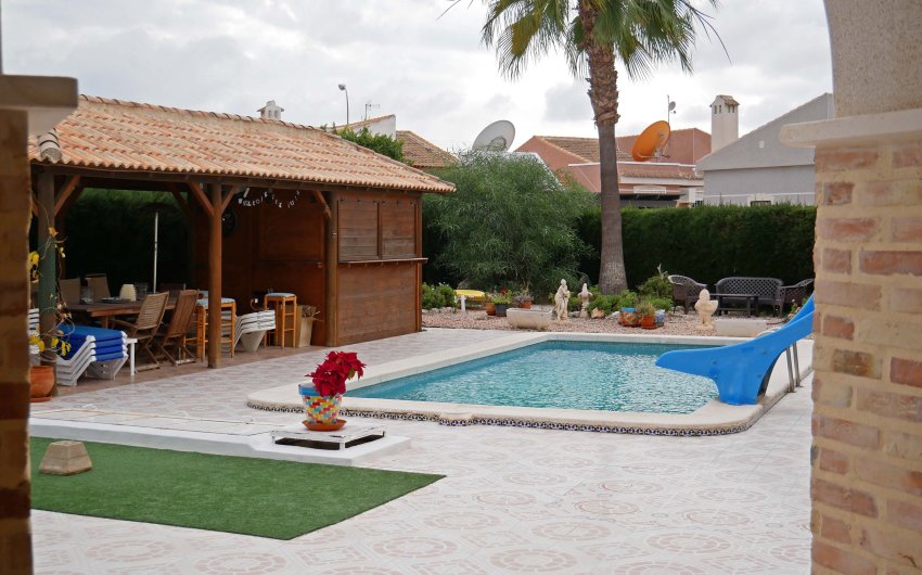 Resale - Villa -
Torrevieja - El Chaparral