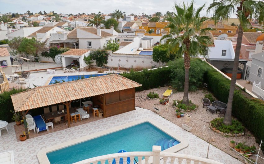 Resale - Villa -
Torrevieja - El Chaparral