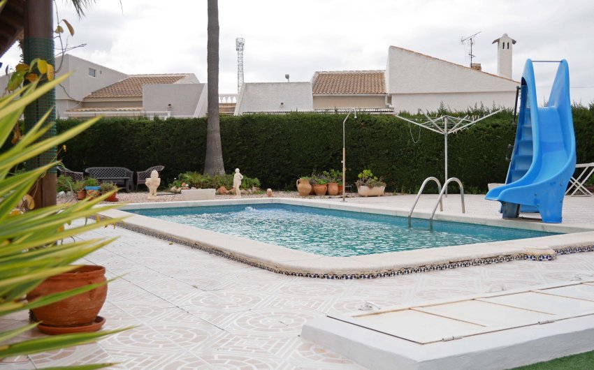 Resale - Villa -
Torrevieja - El Chaparral