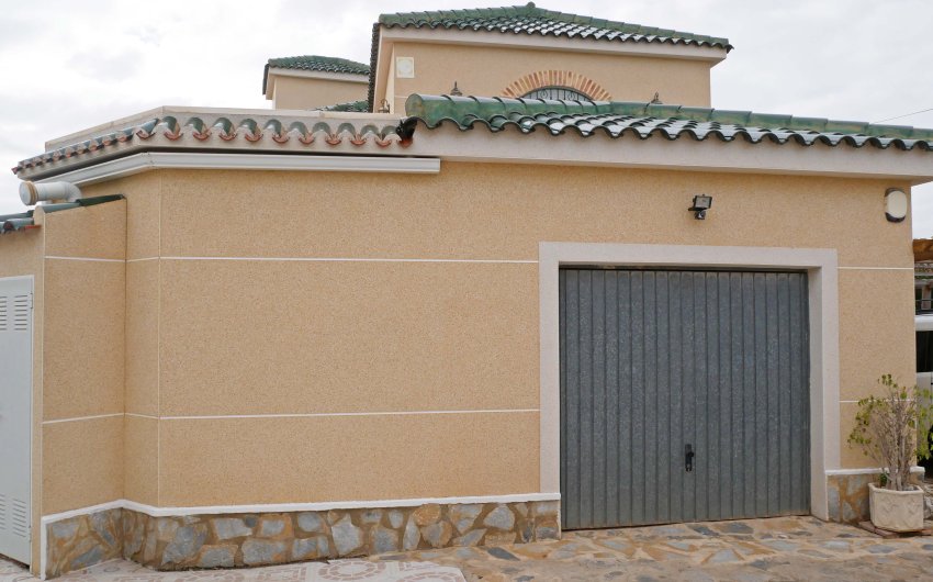 Resale - Villa -
Torrevieja - El Chaparral