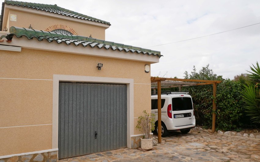 Resale - Villa -
Torrevieja - El Chaparral