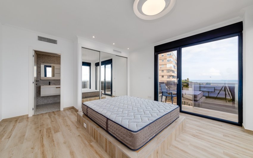 Resale - Villa -
Torrevieja - La Mata