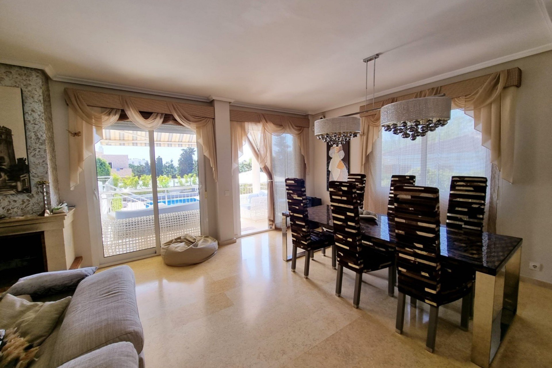 Resale - Villa -
Torrevieja - La Mata
