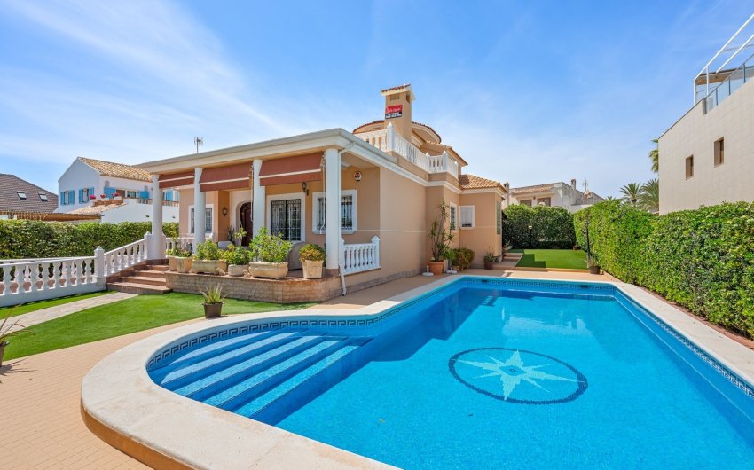 Resale - Villa -
Torrevieja - La Mata