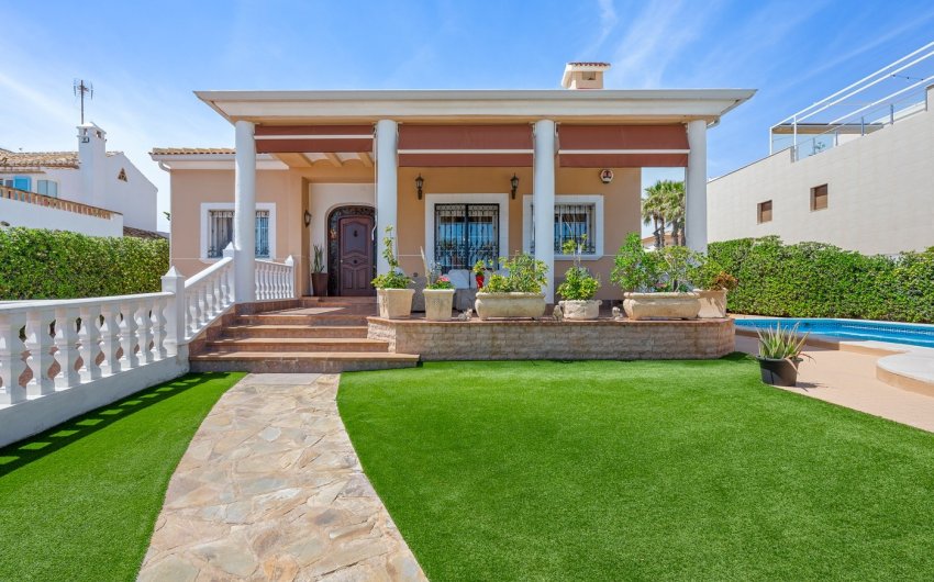 Resale - Villa -
Torrevieja - La Mata