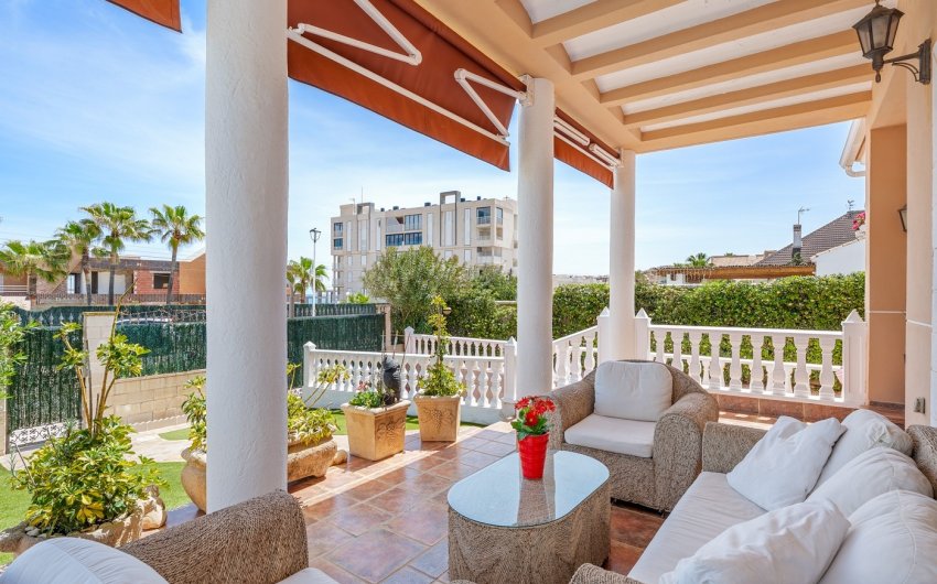 Resale - Villa -
Torrevieja - La Mata
