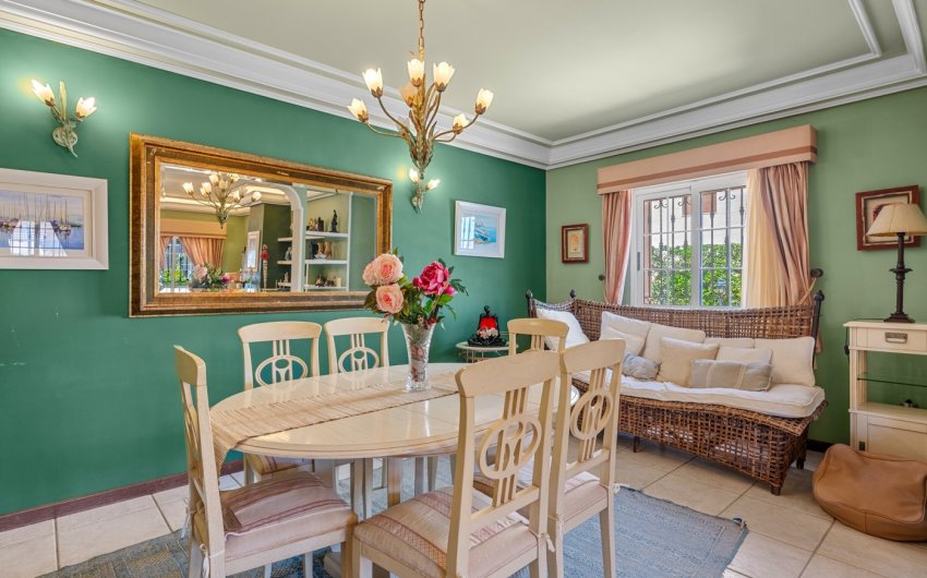 Resale - Villa -
Torrevieja - La Mata