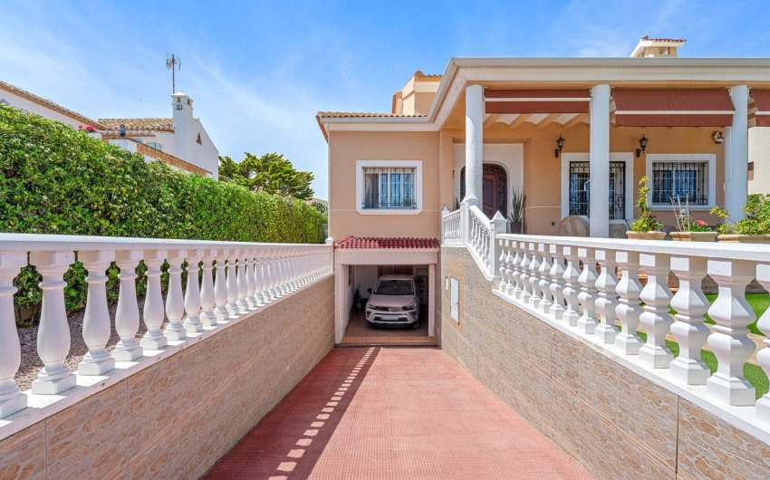 Resale - Villa -
Torrevieja - La Mata