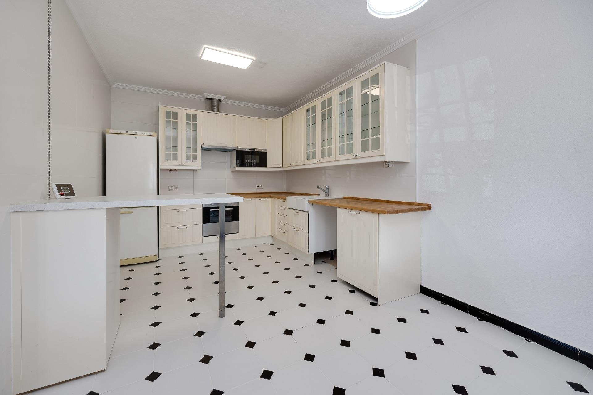 Resale - Villa -
Torrevieja - La Siesta - El Salado - Torreta