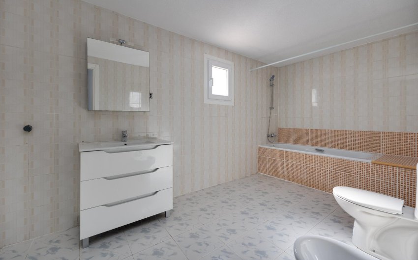 Resale - Villa -
Torrevieja - La Siesta - El Salado - Torreta