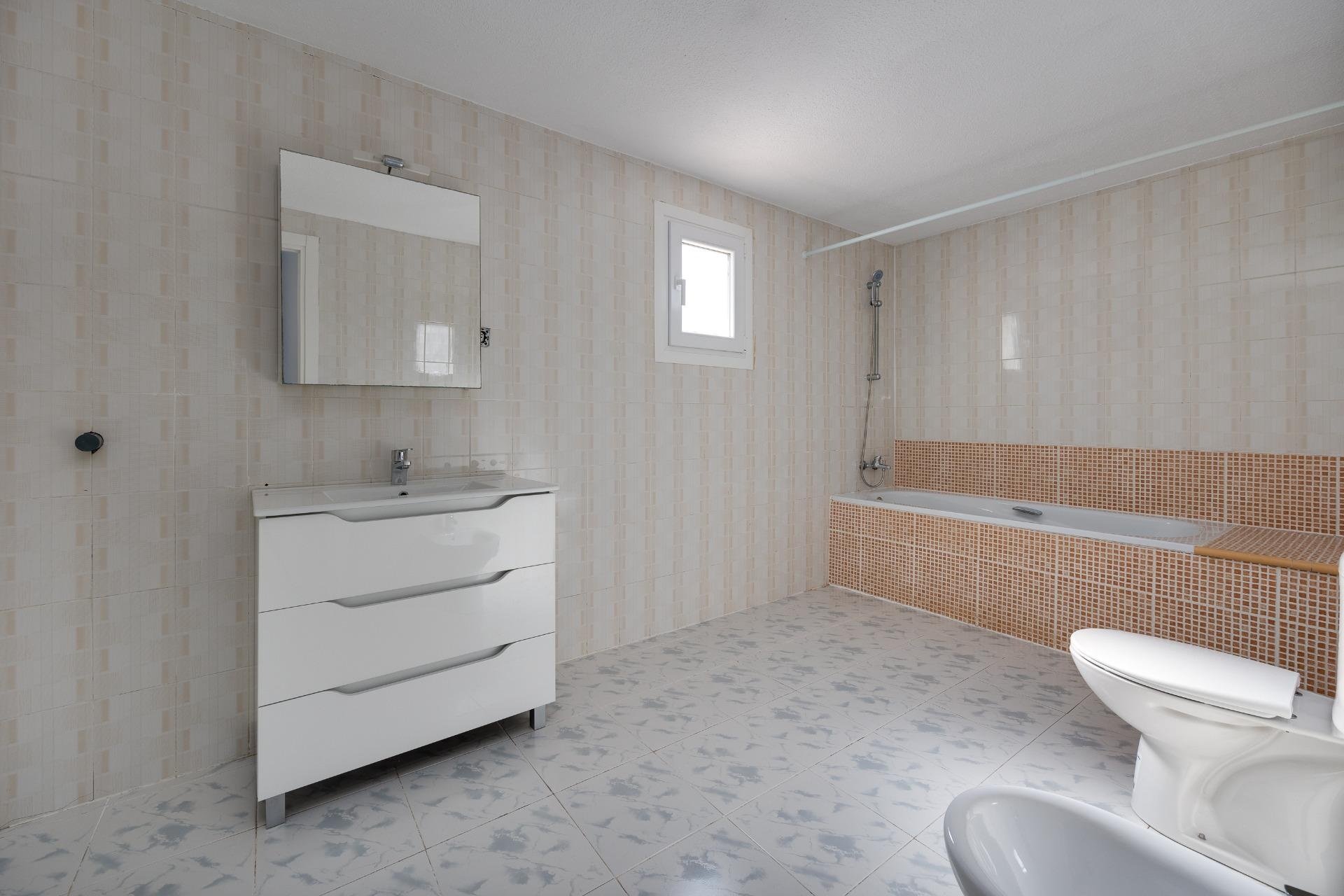 Resale - Villa -
Torrevieja - La Siesta - El Salado - Torreta