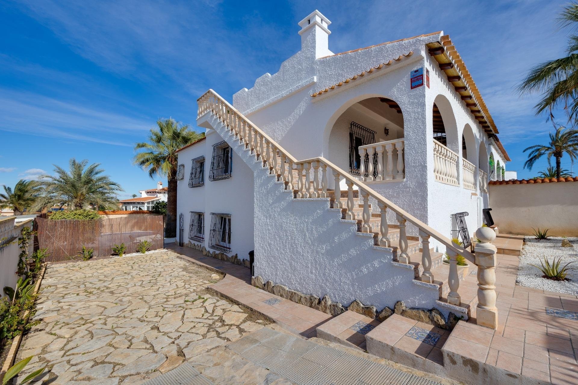 Resale - Villa -
Torrevieja - La Siesta - El Salado - Torreta