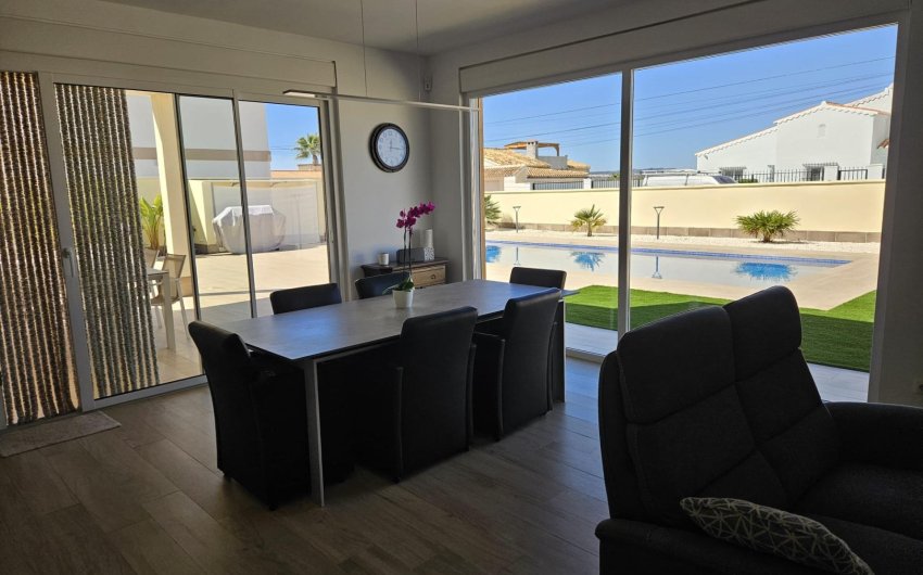 Resale - Villa -
Torrevieja - La Siesta - El Salado - Torreta