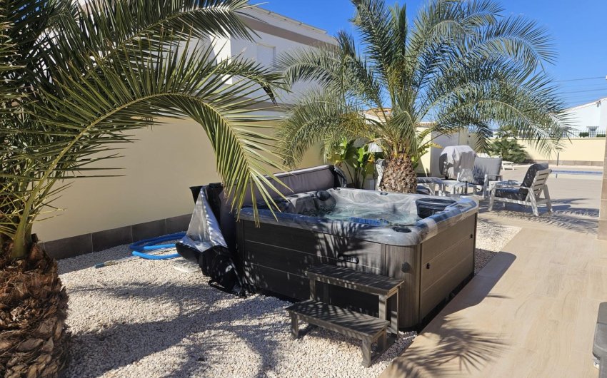 Resale - Villa -
Torrevieja - La Siesta - El Salado - Torreta