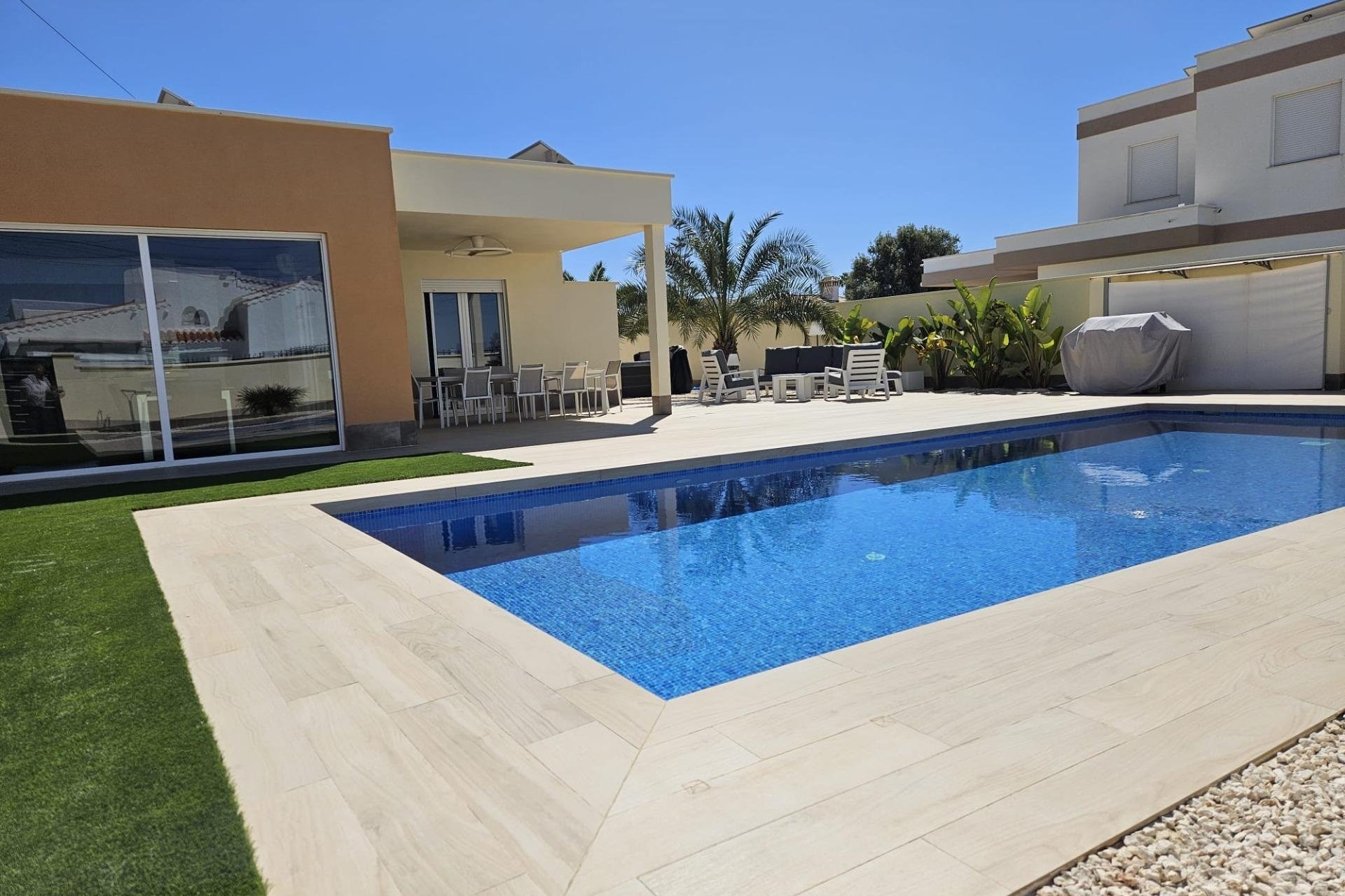 Resale - Villa -
Torrevieja - La Siesta - El Salado - Torreta