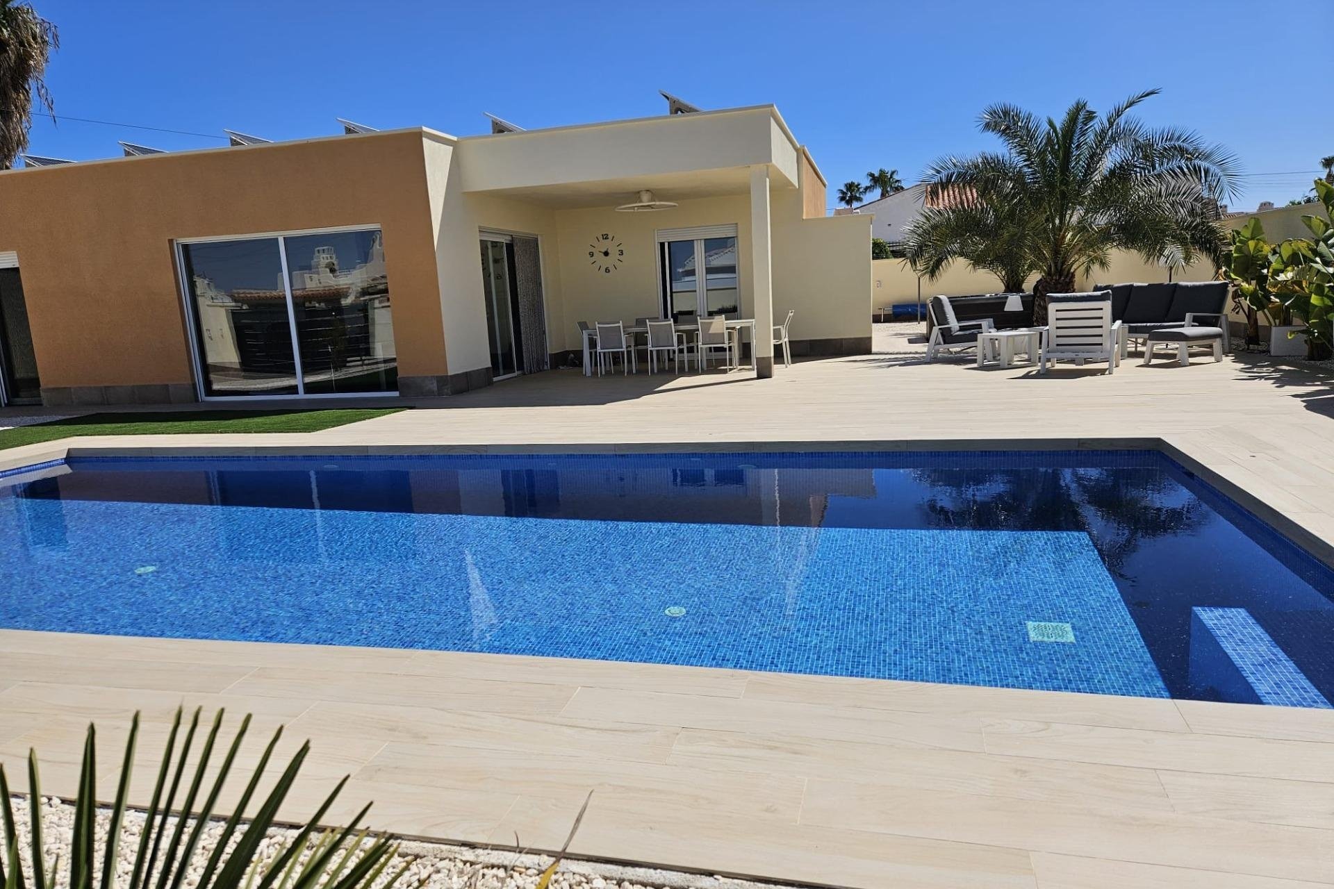Resale - Villa -
Torrevieja - La Siesta - El Salado - Torreta