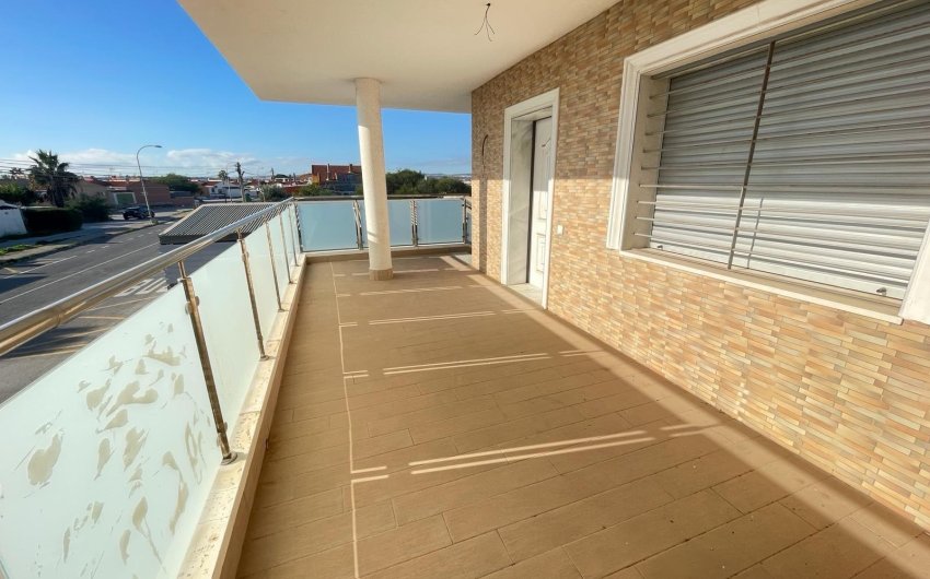 Resale - Villa -
Torrevieja - La Siesta - El Salado - Torreta