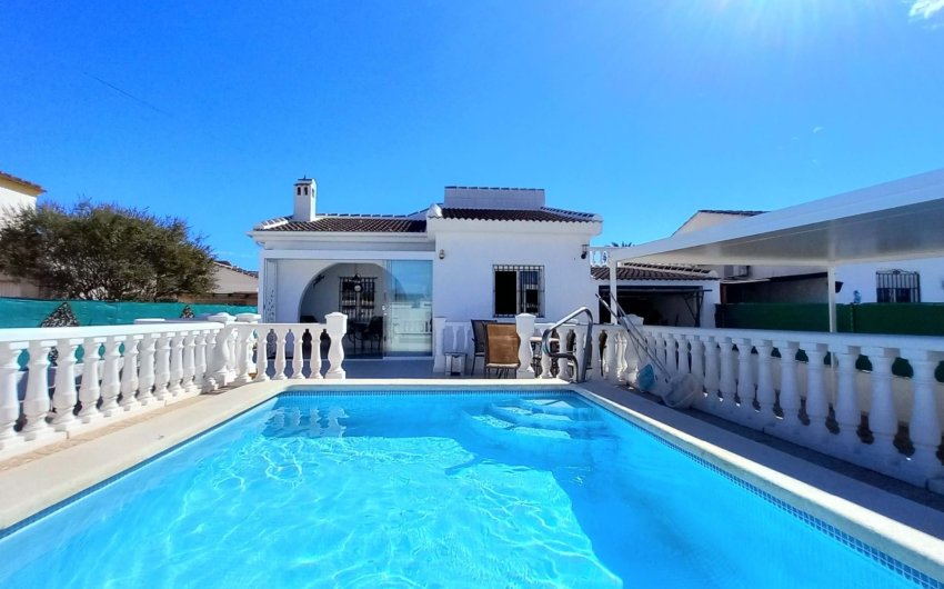 Resale - Villa -
Torrevieja - La Siesta