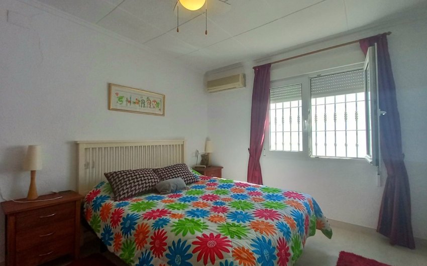 Resale - Villa -
Torrevieja - La Siesta