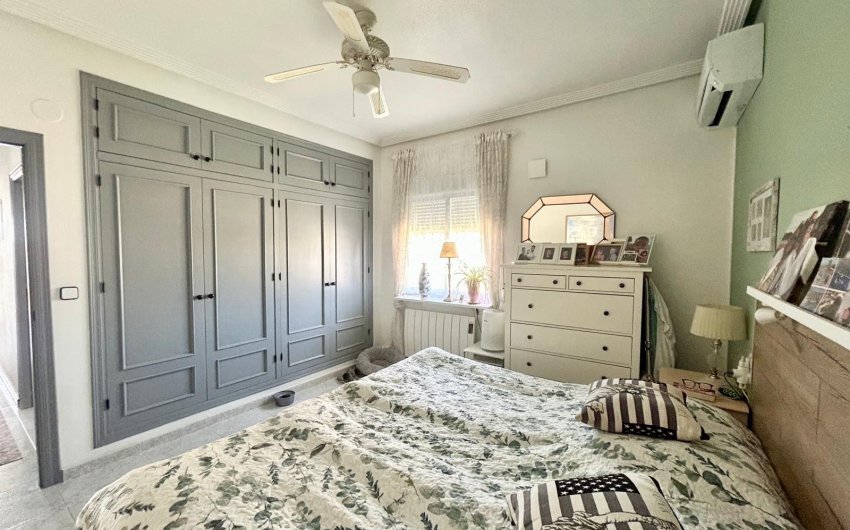 Resale - Villa -
Torrevieja - La Siesta