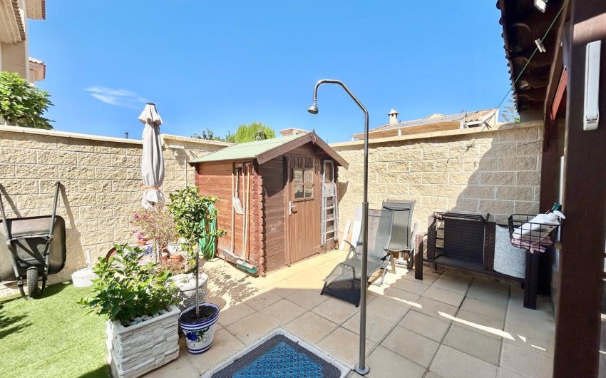 Resale - Villa -
Torrevieja - La Siesta