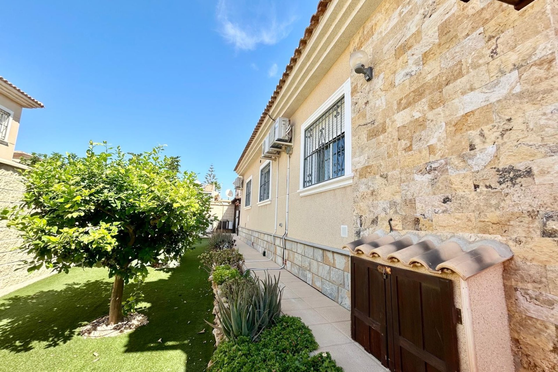 Resale - Villa -
Torrevieja - La Siesta