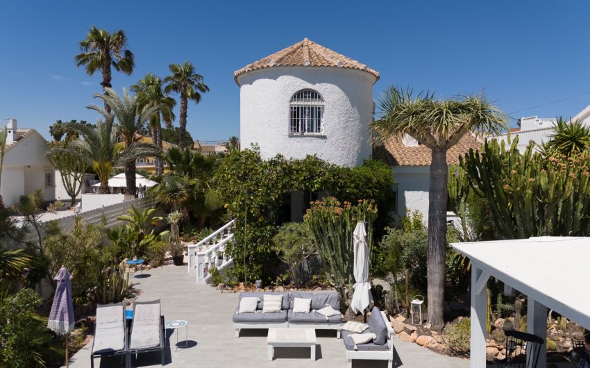 Resale - Villa -
Torrevieja - La Siesta