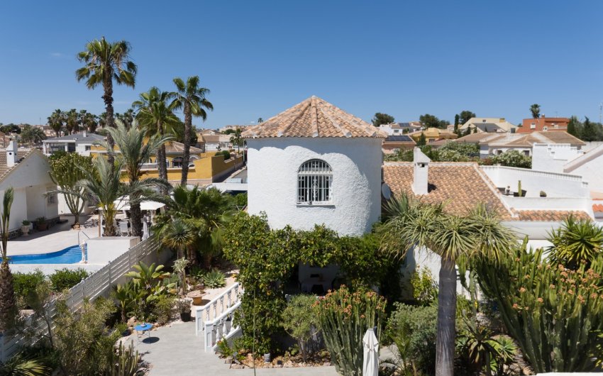 Resale - Villa -
Torrevieja - La Siesta