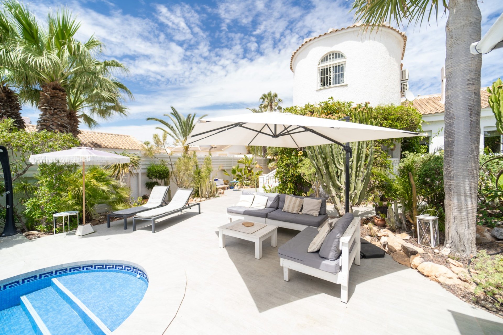 Resale - Villa -
Torrevieja - La Siesta