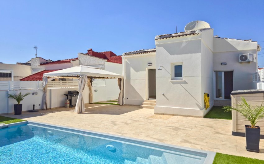 Resale - Villa -
Torrevieja - La Siesta