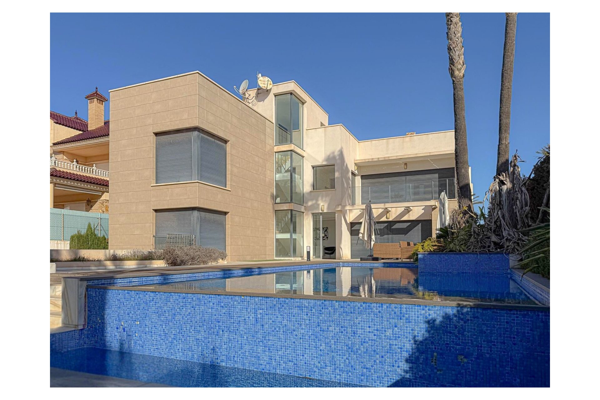 Resale - Villa -
Torrevieja - La veleta