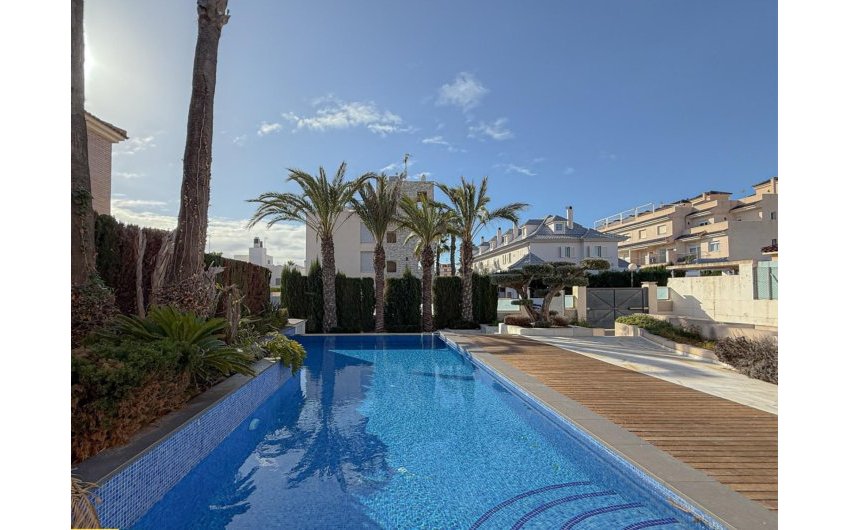 Resale - Villa -
Torrevieja - La veleta