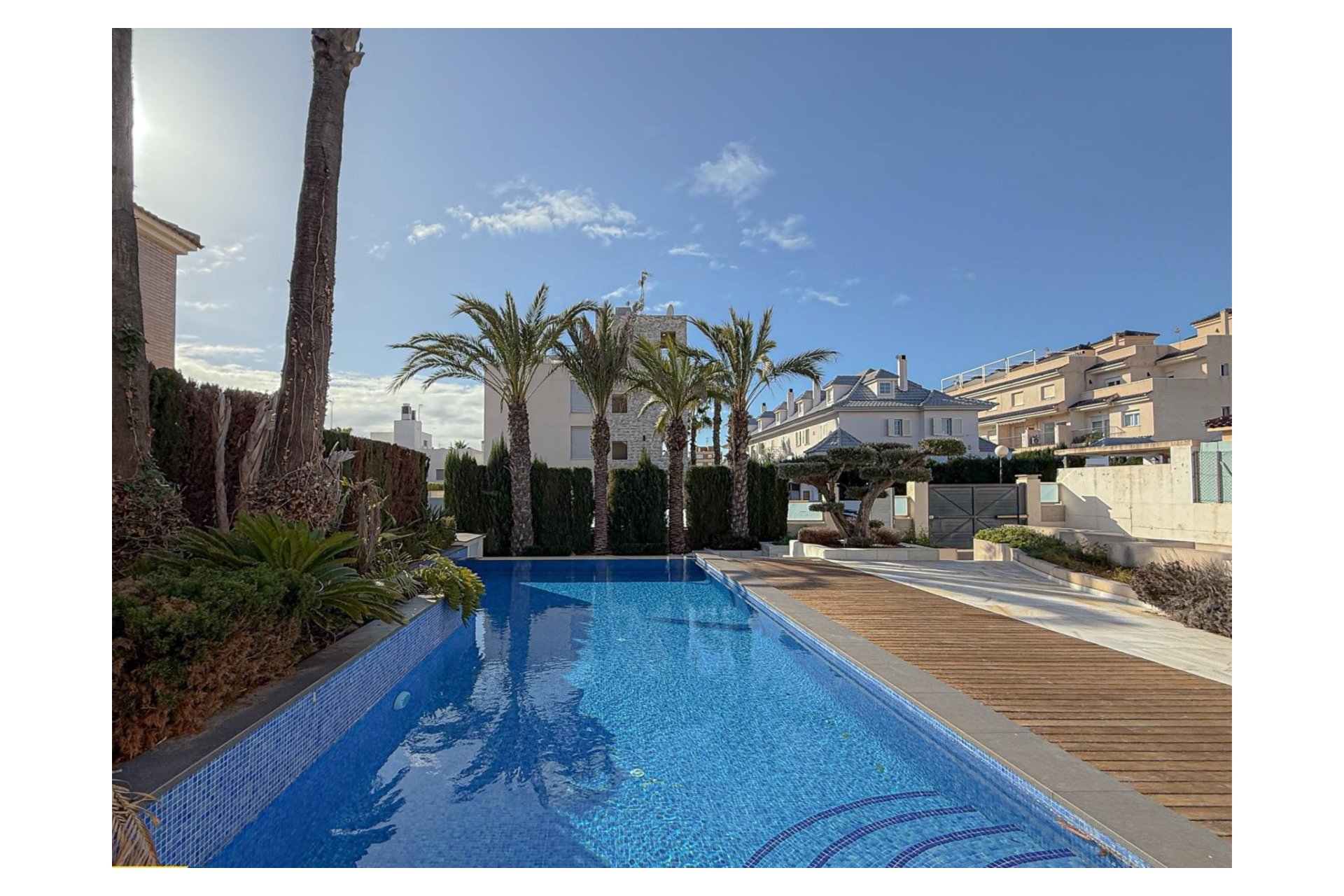 Resale - Villa -
Torrevieja - La veleta