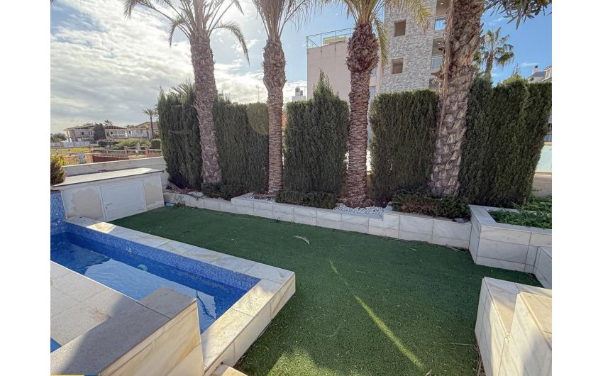 Resale - Villa -
Torrevieja - La veleta