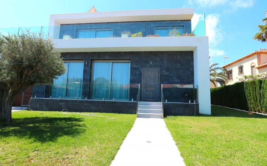 Resale - Villa -
Torrevieja - Los Angeles