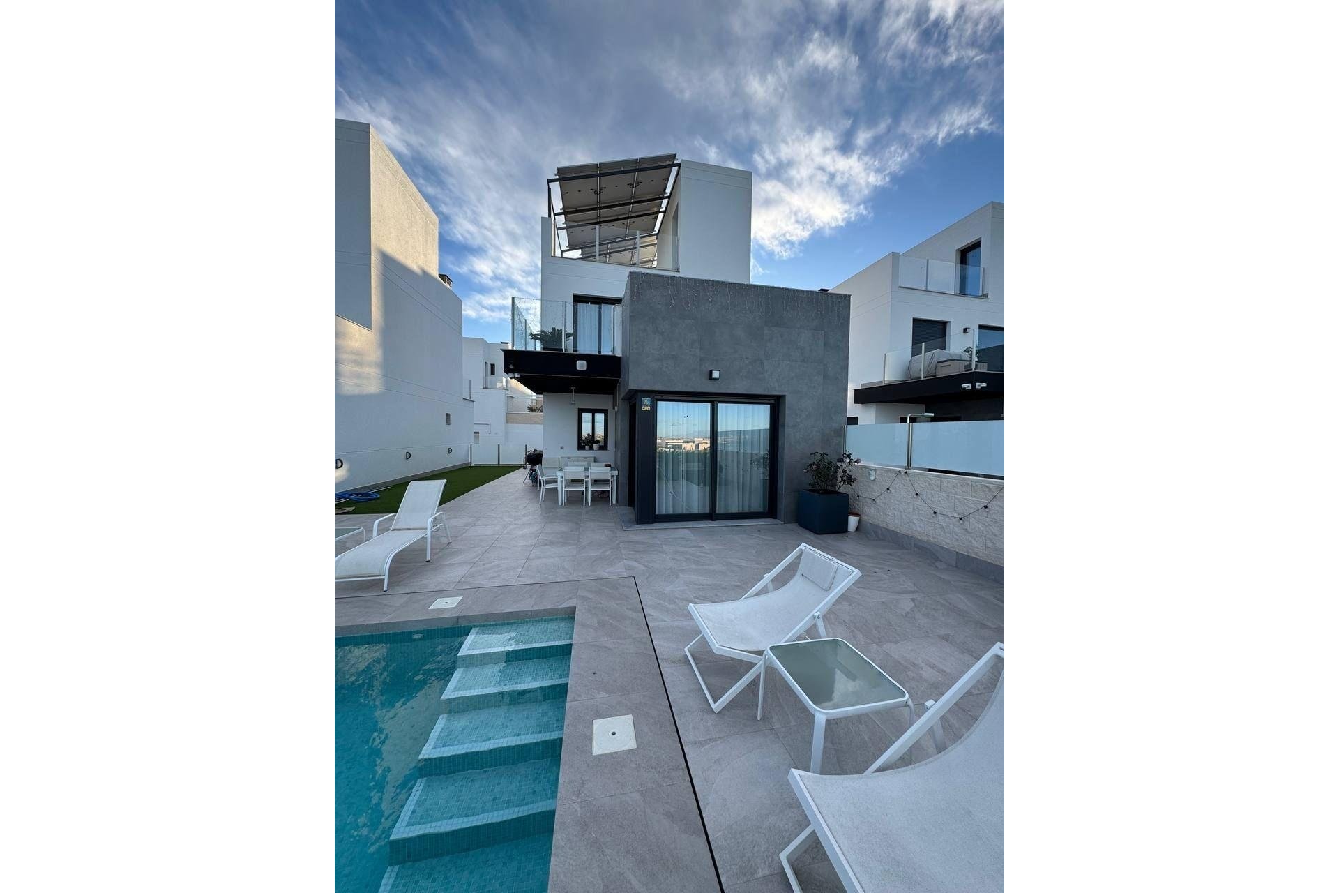 Resale - Villa -
Torrevieja - Los Balcones - Los Altos del Edén