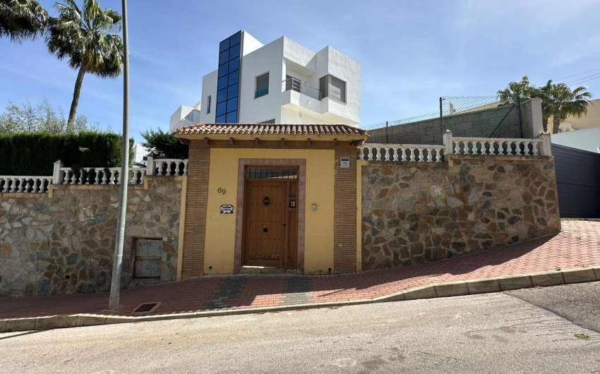 Resale - Villa -
Torrevieja - Los Balcones - Los Altos del Edén