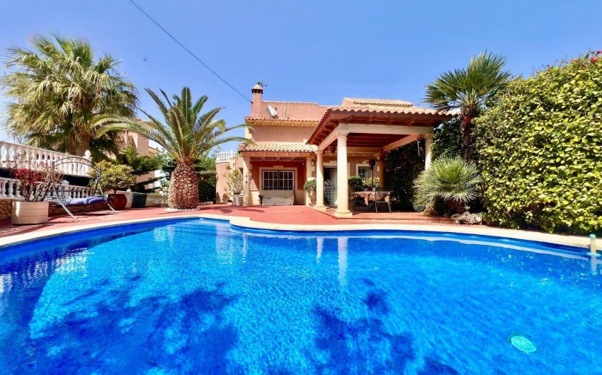 Resale - Villa -
Torrevieja - Los Balcones - Los Altos del Edén
