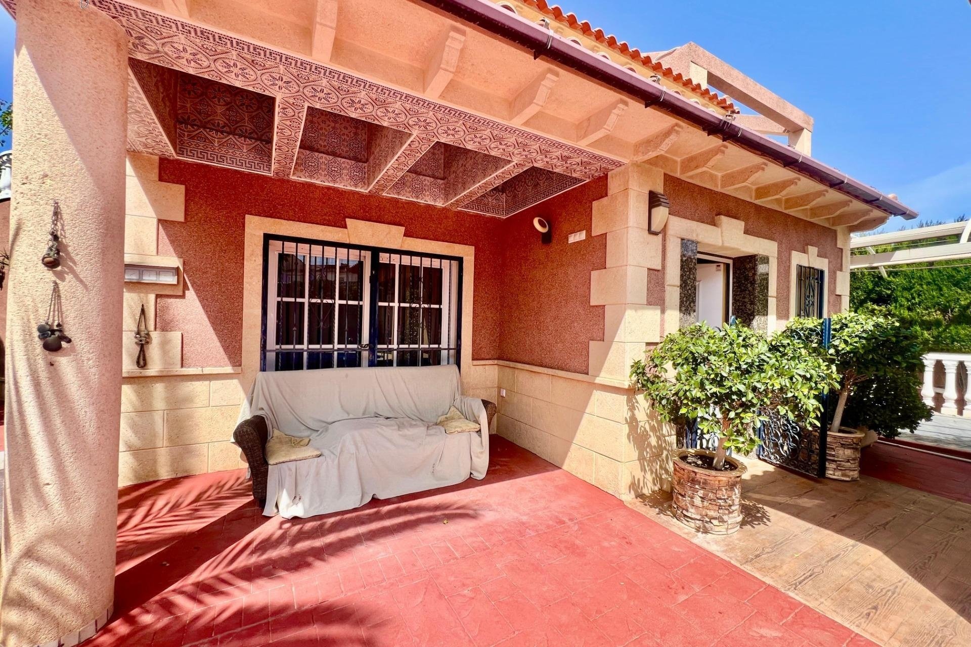 Resale - Villa -
Torrevieja - Los Balcones - Los Altos del Edén