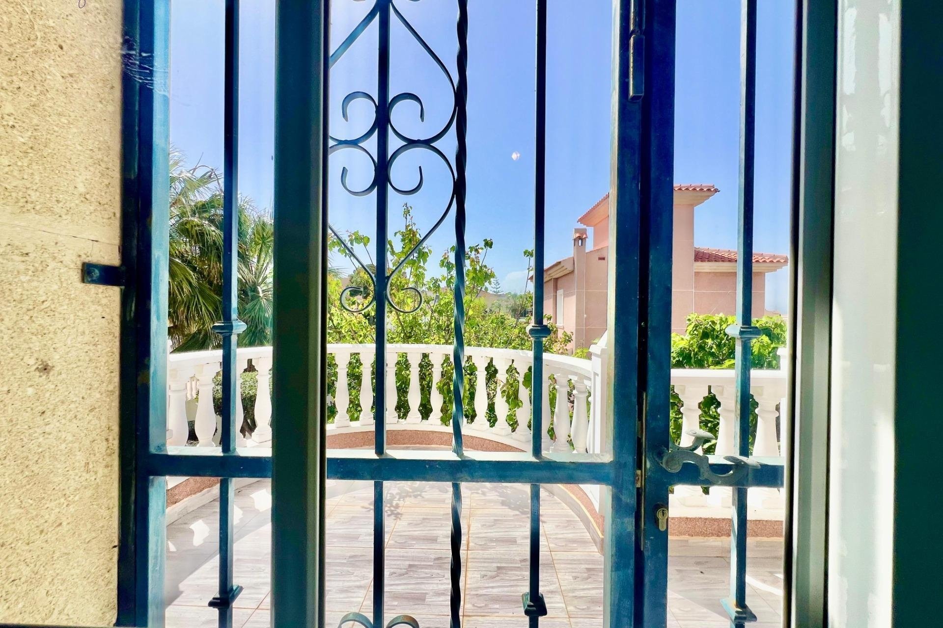Resale - Villa -
Torrevieja - Los Balcones - Los Altos del Edén