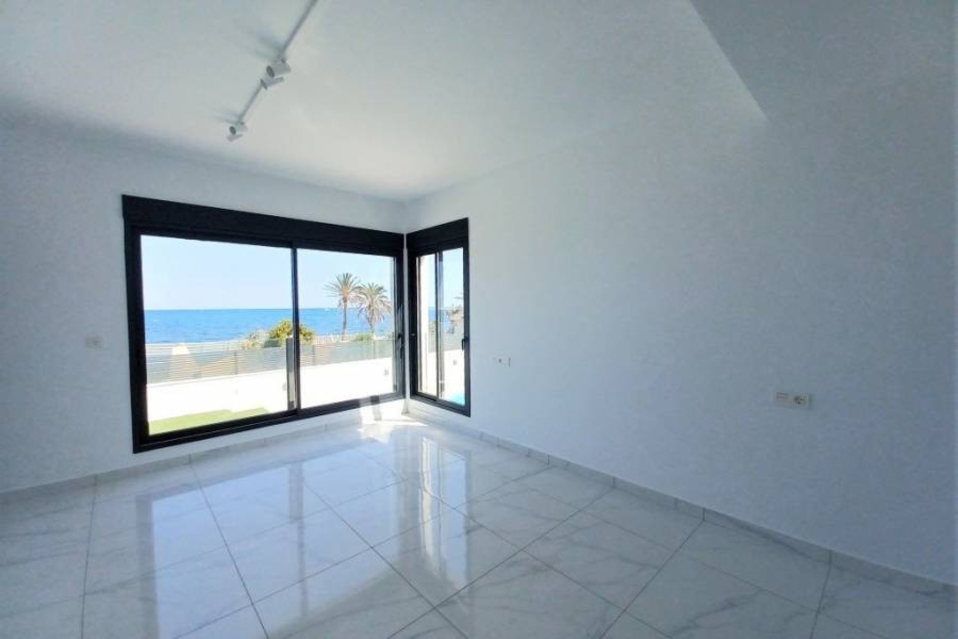 Resale - Villa -
Torrevieja - Los Balcones