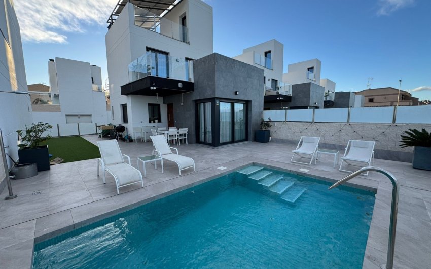 Resale - Villa -
Torrevieja - Los Balcones