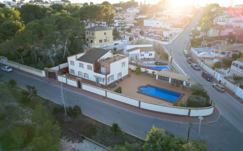 Resale - Villa -
Torrevieja - Los Balcones