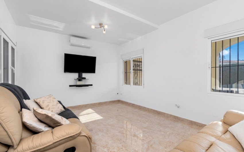 Resale - Villa -
Torrevieja - Los Balcones