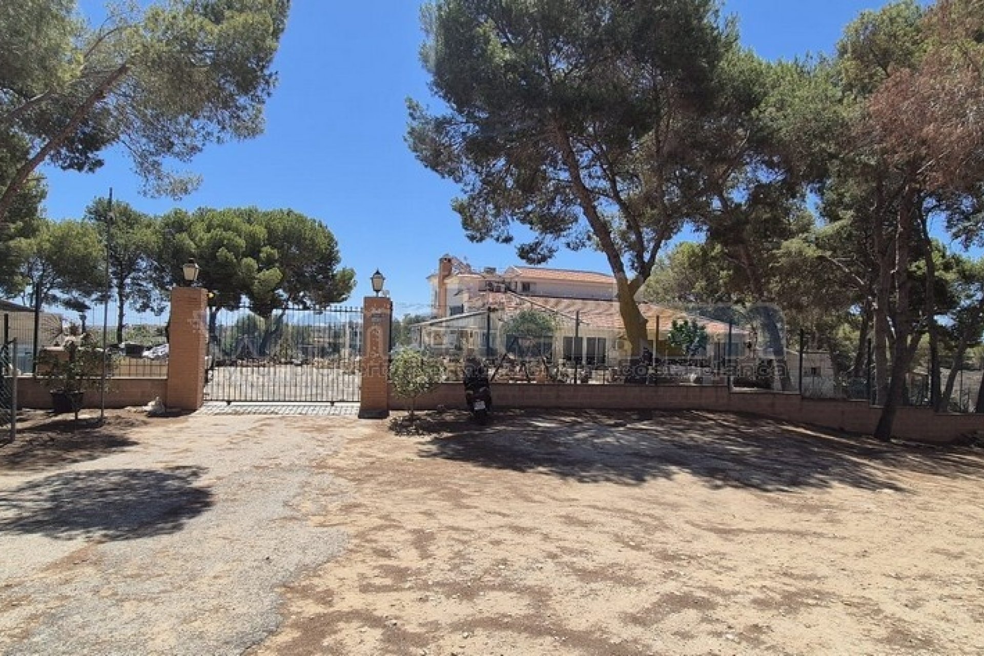 Resale - Villa -
Torrevieja - Los Balcones