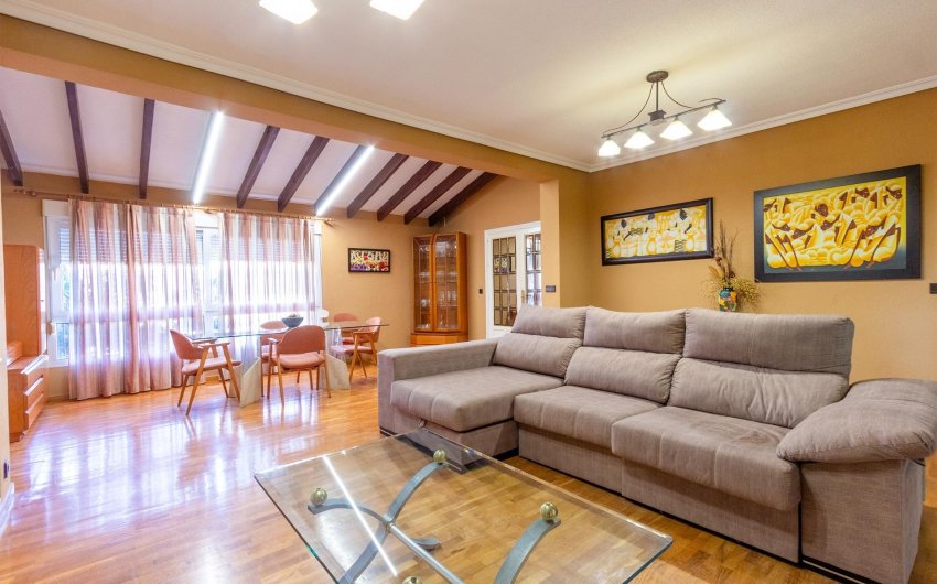 Resale - Villa -
Torrevieja - Los Balcones